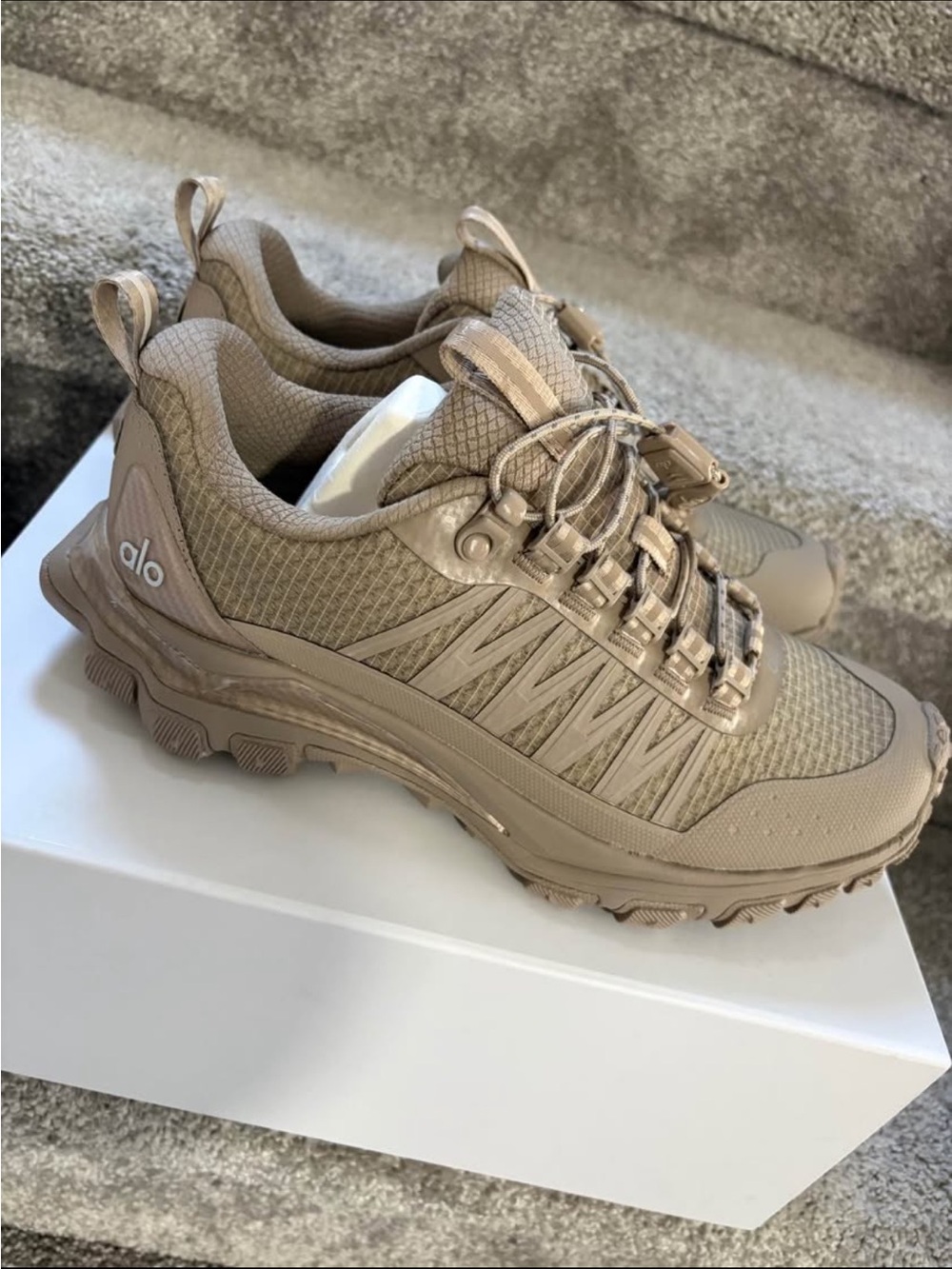 ALO Yoga Women's Tan Sneakers